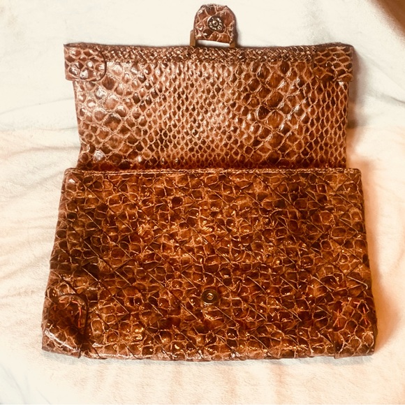 JESSICA SIMPSON St Tropez Clutch Purse Brown Textured Faux Leather. Style:JS2381 - Picture 4 of 6